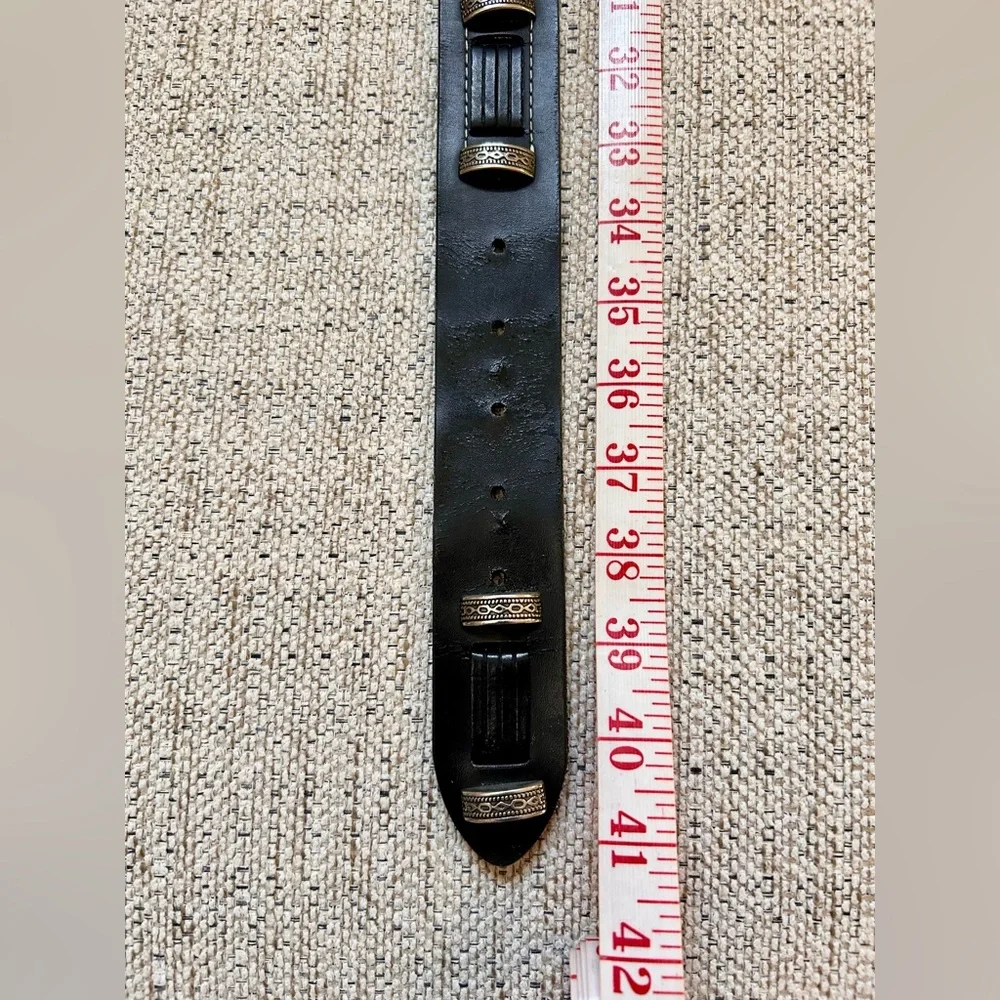 Women or Men’s Black Belt  with Silver Hardware Very Well Made Size 34